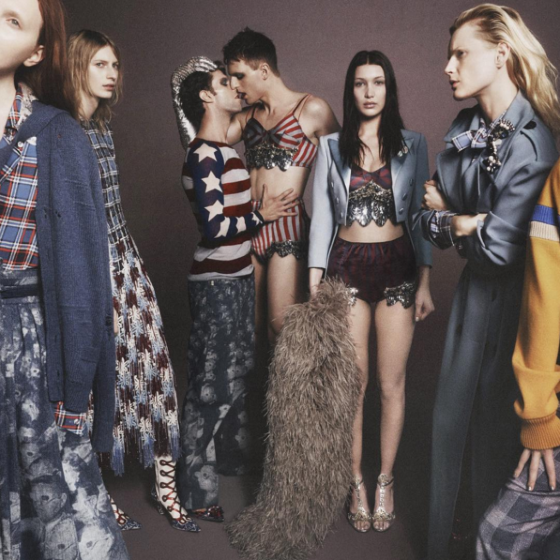 Модель Белла Хадид в рекламной кампании Marc Jacobs
