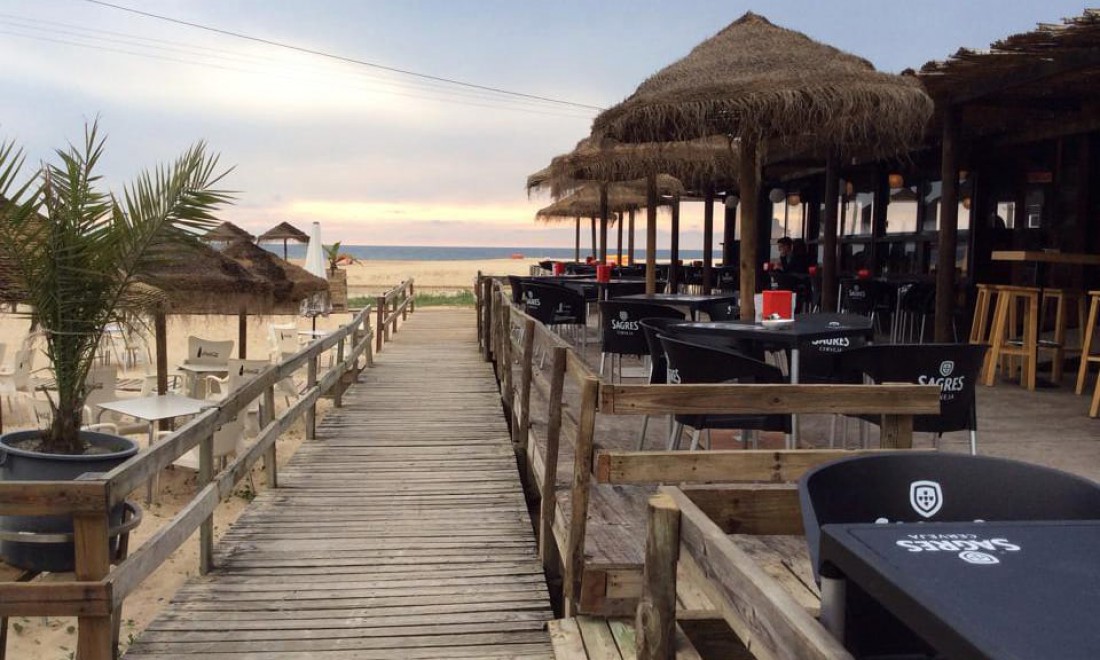 Old Beach Club Bar, Прайя-Велья, Сан-Педро-ду-Моэль