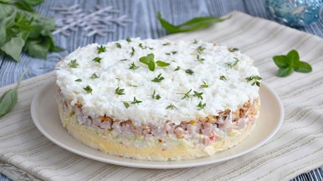 ТОП-7 вкуснейших салатов на Новый год 2020 (с фото)
