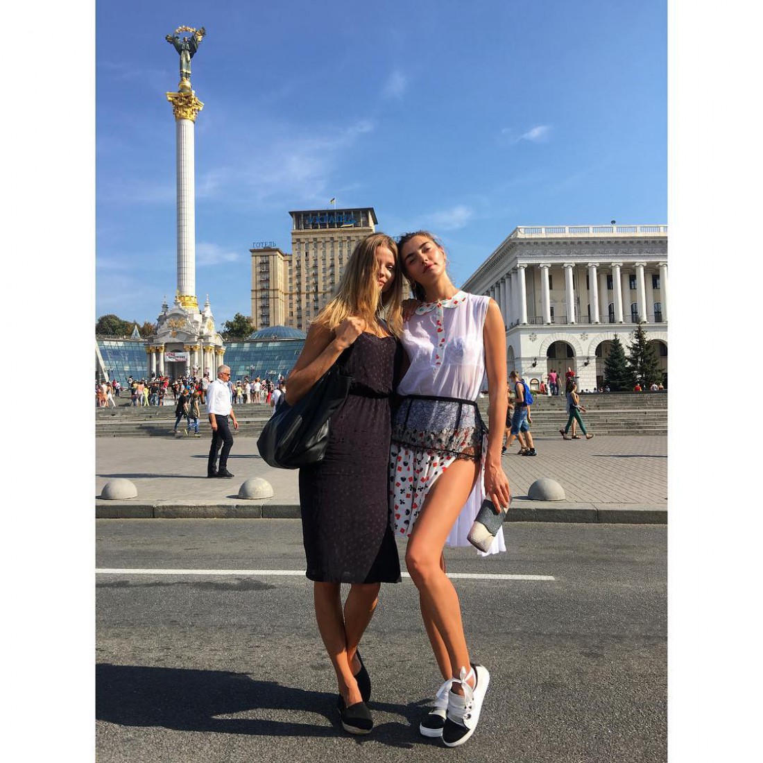 Польская топ-модель Магдалена Фраковяк и Алина Байкова