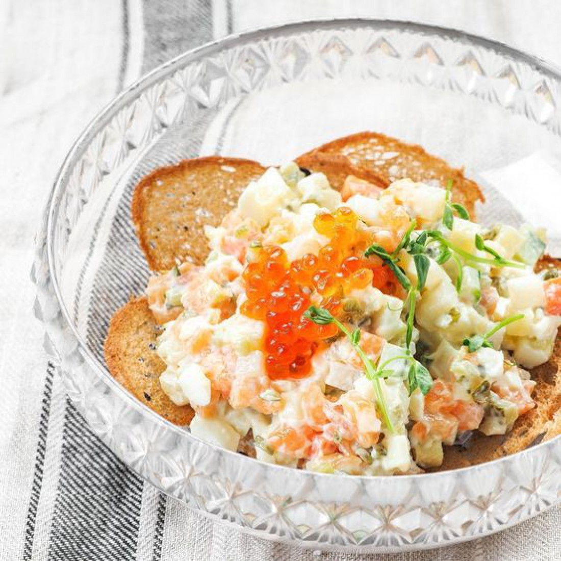 ТОП-7 вкуснейших салатов на Новый год 2020 (с фото)