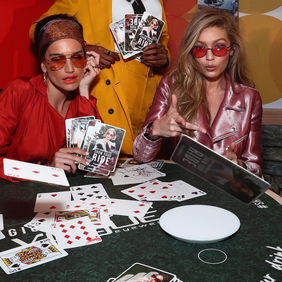 Сексуальность и элегантность: очки от Джиджи Хадид и Vogue Eyewear