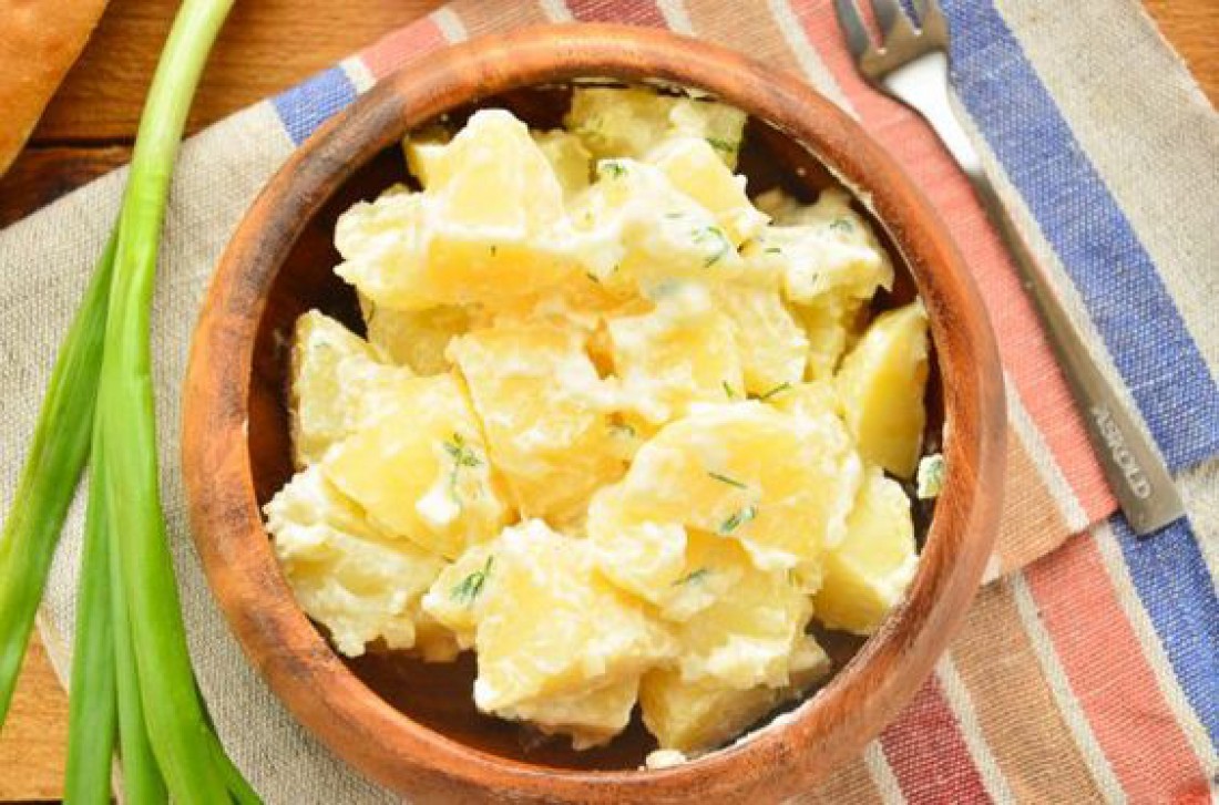 Молодой картофель со сметаной и зеленью