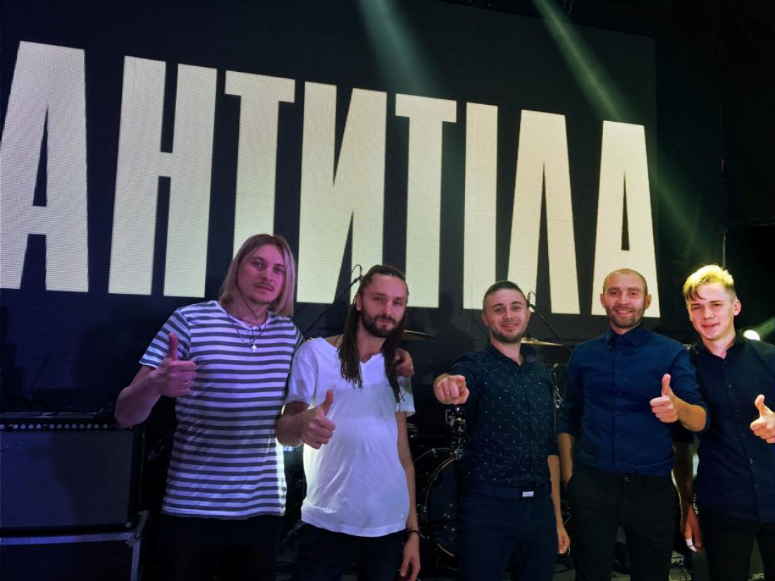 Группа Антитела ( Михаила Чирко крайних слева)