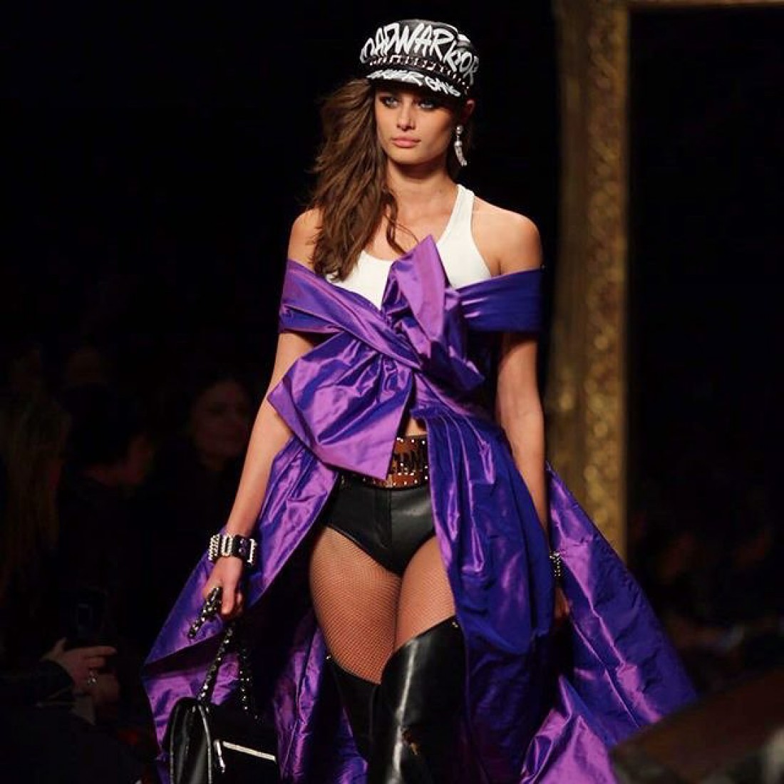 Показ Moschino