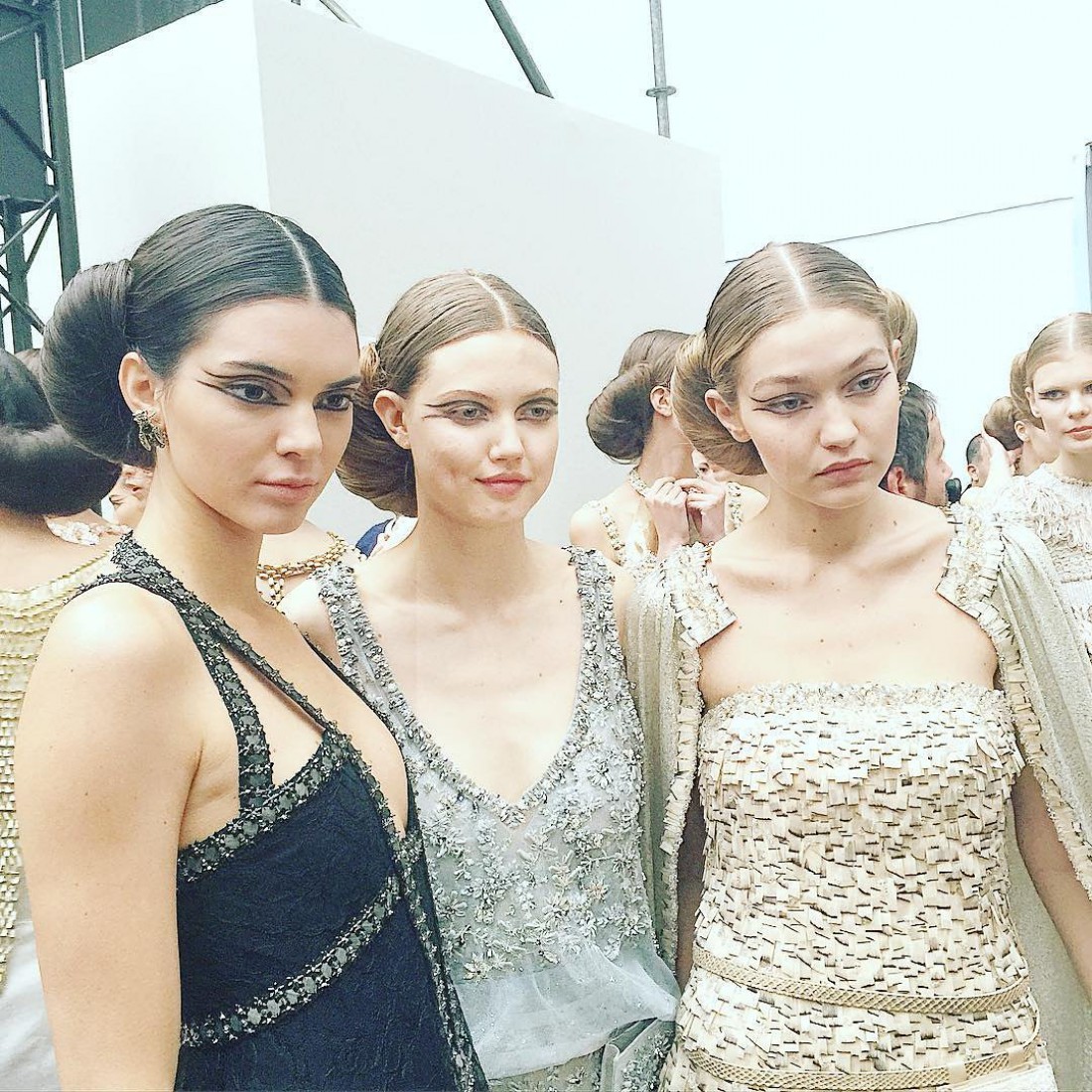 Кендалл Дженнер и Джиджи Хадид дефилировали на шоу Chanel Couture