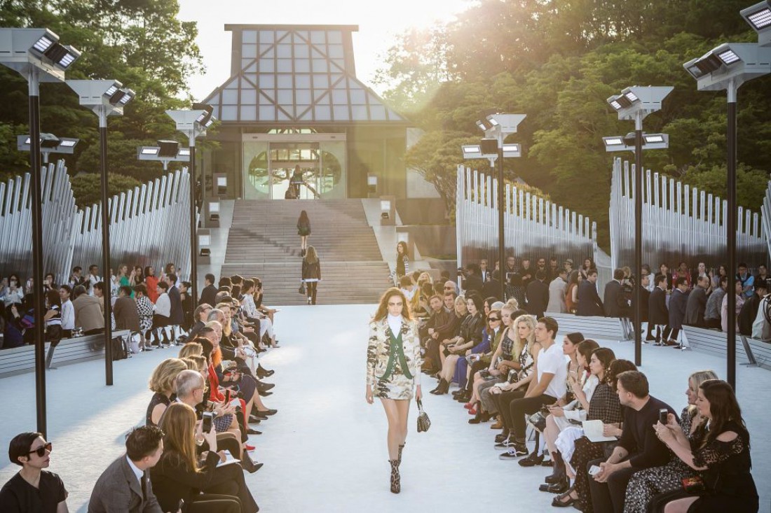 Показ круизной коллекции Louis Vuitton в музее Михо