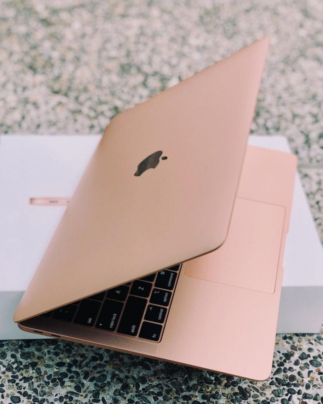 Apple представили новый MacBook Air: цена и характеристики
