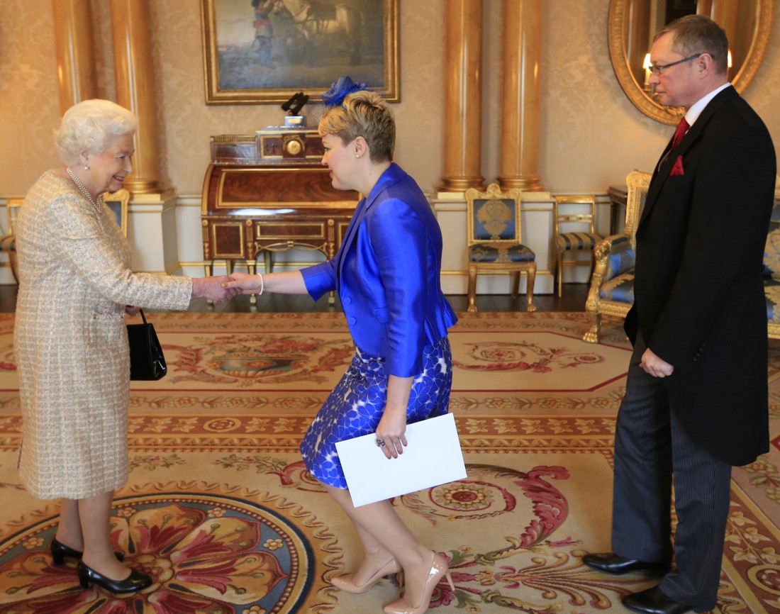 Королева Великобритании Елизавета ІІ и Посол Украины в Великобритании Наталия Галибаренко
