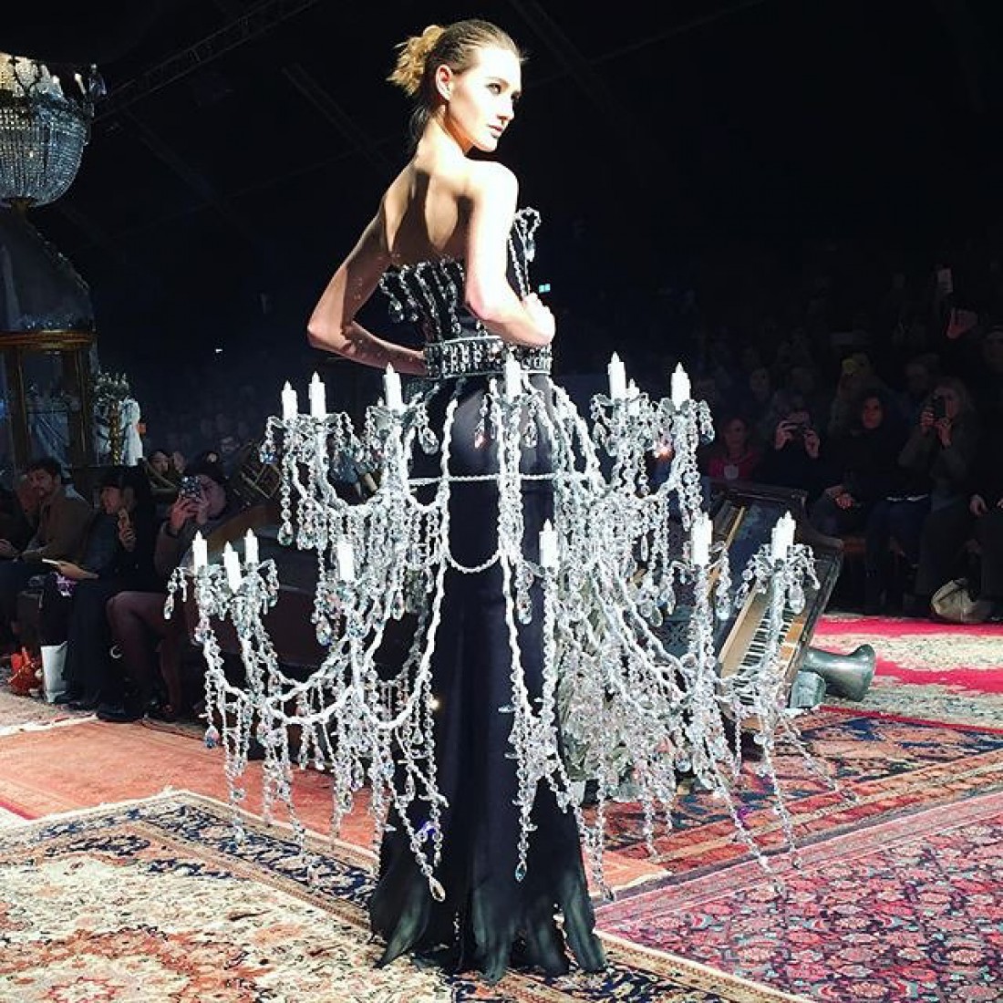 Показ Moschino