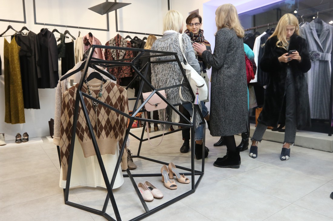 CORNER CONCEPT STORE