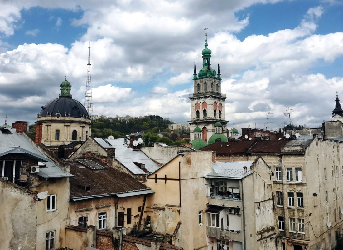 Обзор с летней террасы Львівської майстерні шоколаду
