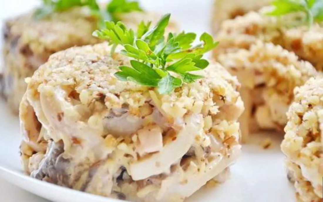 ТОП-7 вкуснейших салатов на Новый год 2020 (с фото)