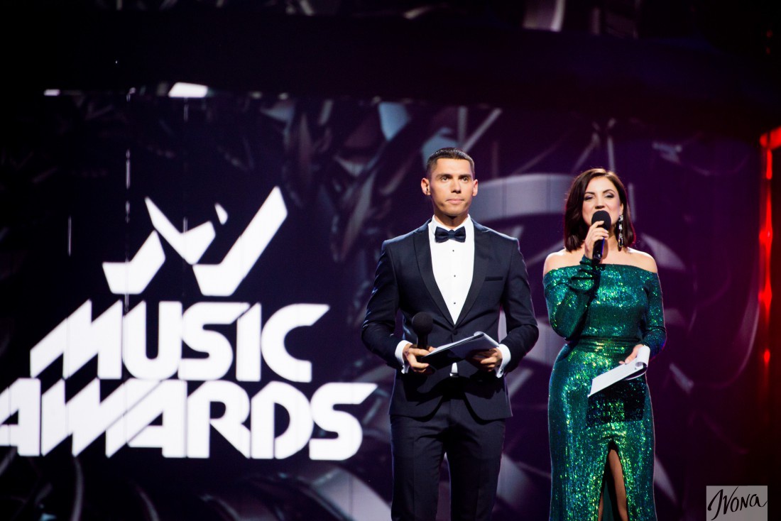 Ведущие M1 Music Awards 2016 Никита Добрынин и Ольга Цыбульская