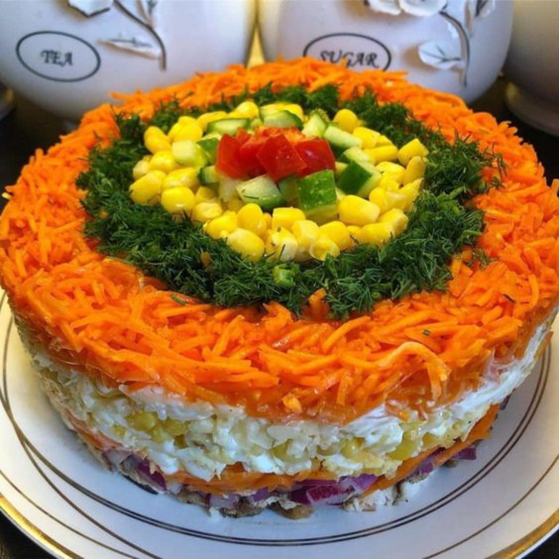 ТОП-7 вкуснейших салатов на Новый год 2020 (с фото)