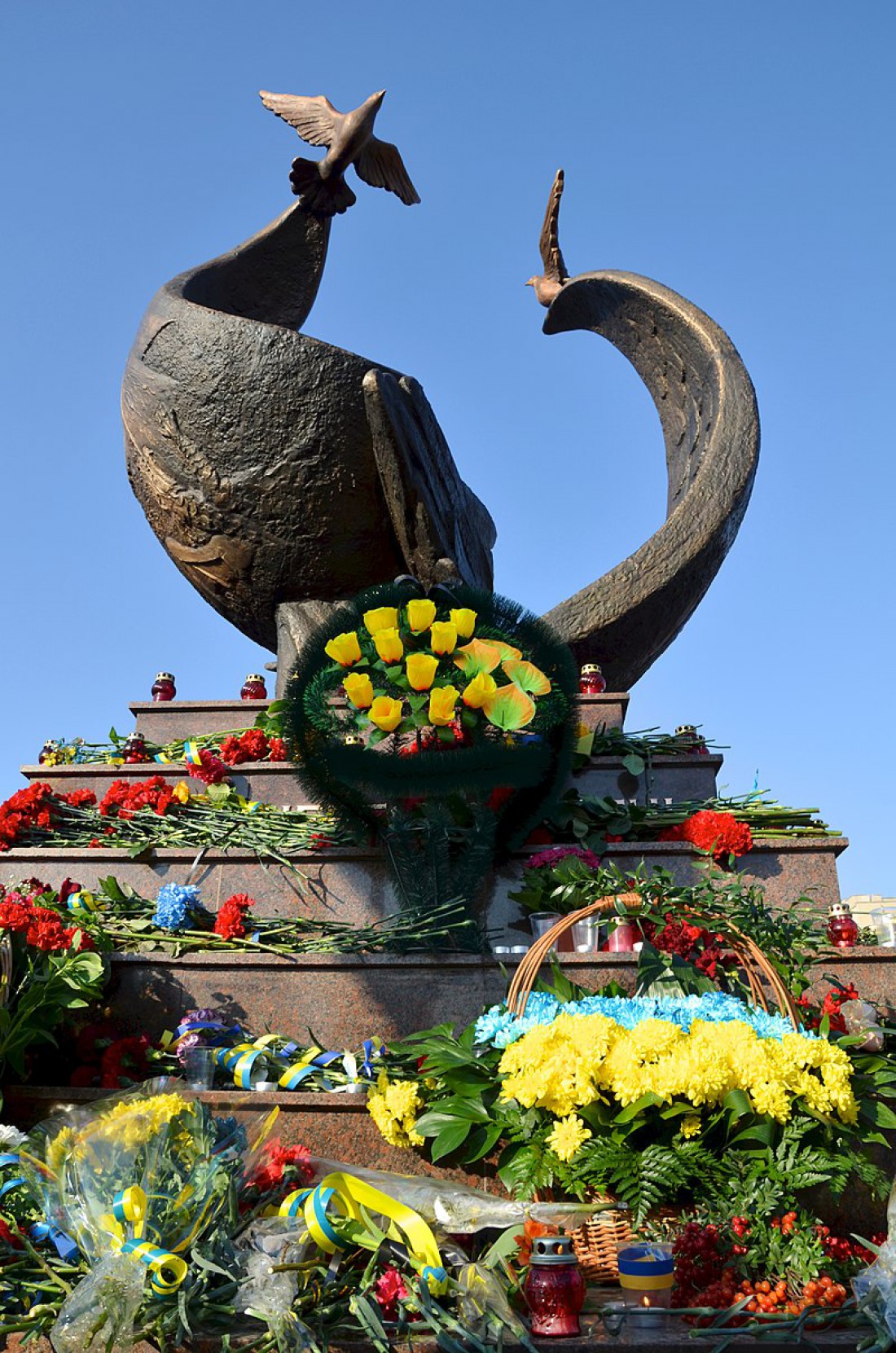 Памятник Небесной сотне в Николаеве