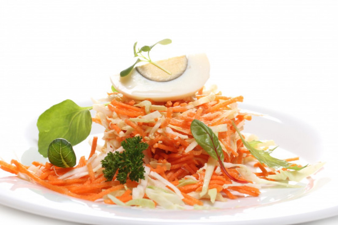 Корейская морковка с луком и кунжутом