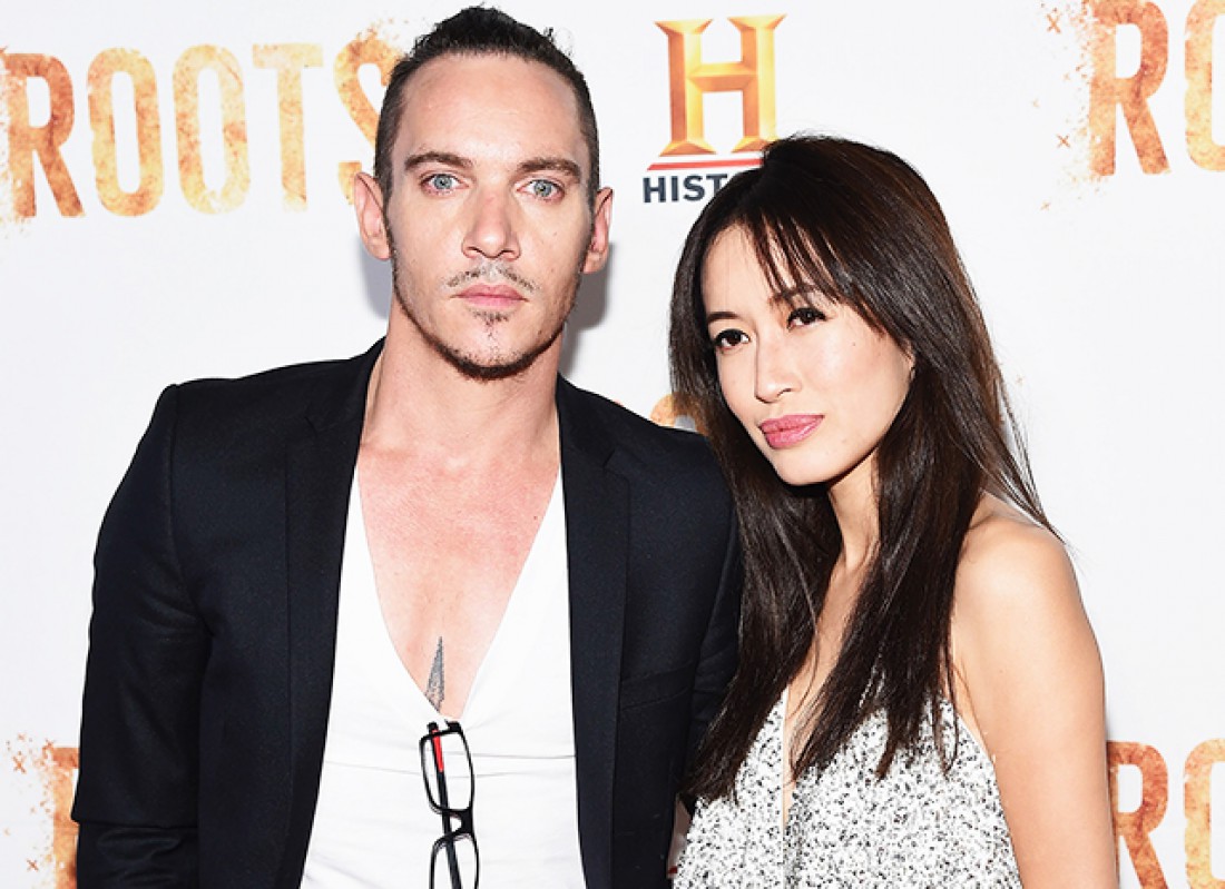 Джонатан Рис Майерс и его жена потеряли ребенка Звезды и