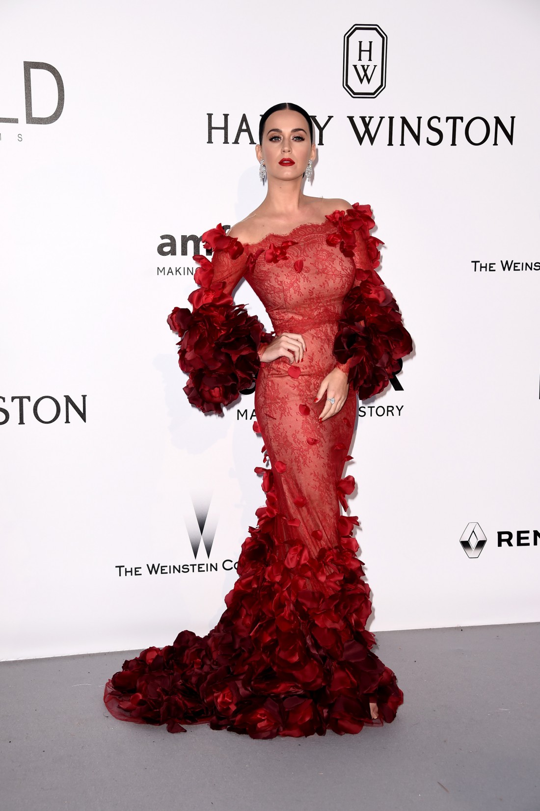 Певица Кэти Перри в Marchesa
