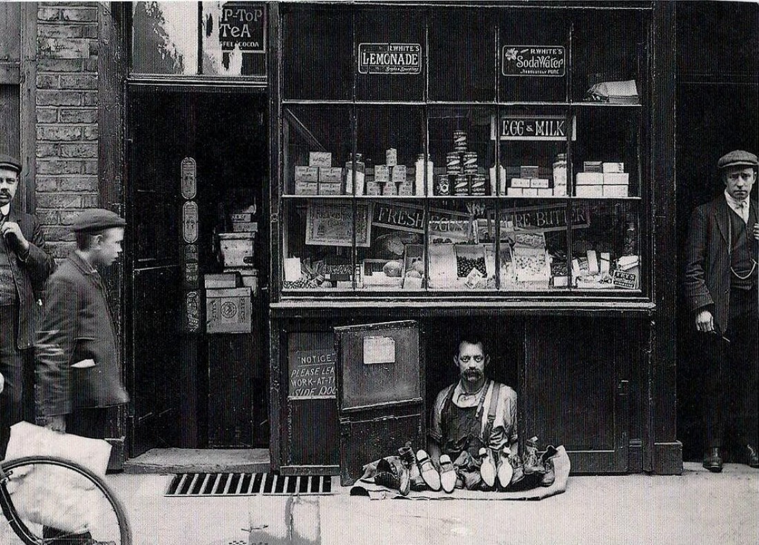 Самый маленький магазин обуви в Лондоне (1900)