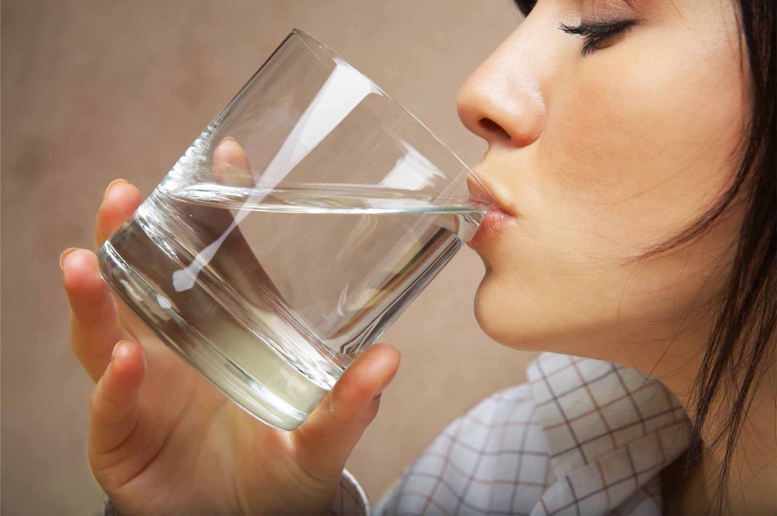 Пей больше воды – она поможет очистить организм