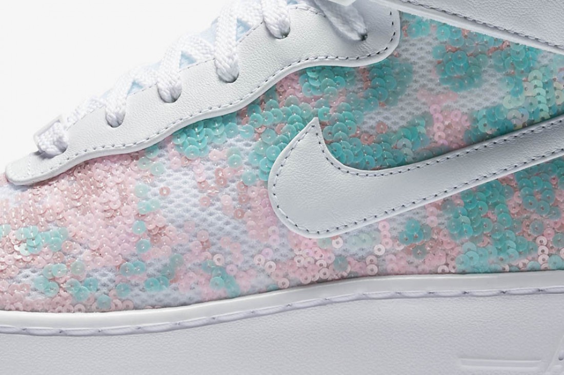 Современный стеклянный башмачок: Nike выпустил кроссовки в честь Золушки Glass Slipper