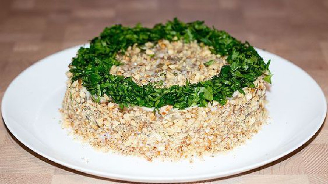 ТОП-7 вкуснейших салатов на Новый год 2020 (с фото)