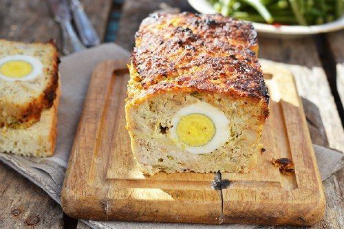 Что приготовить на католическую Пасху: Мясной хлебец с яйцом