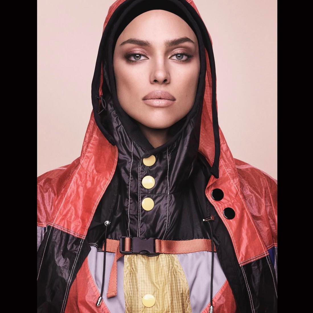 Топ модель Ирина Шейк в новой фотосессии для японского журнала