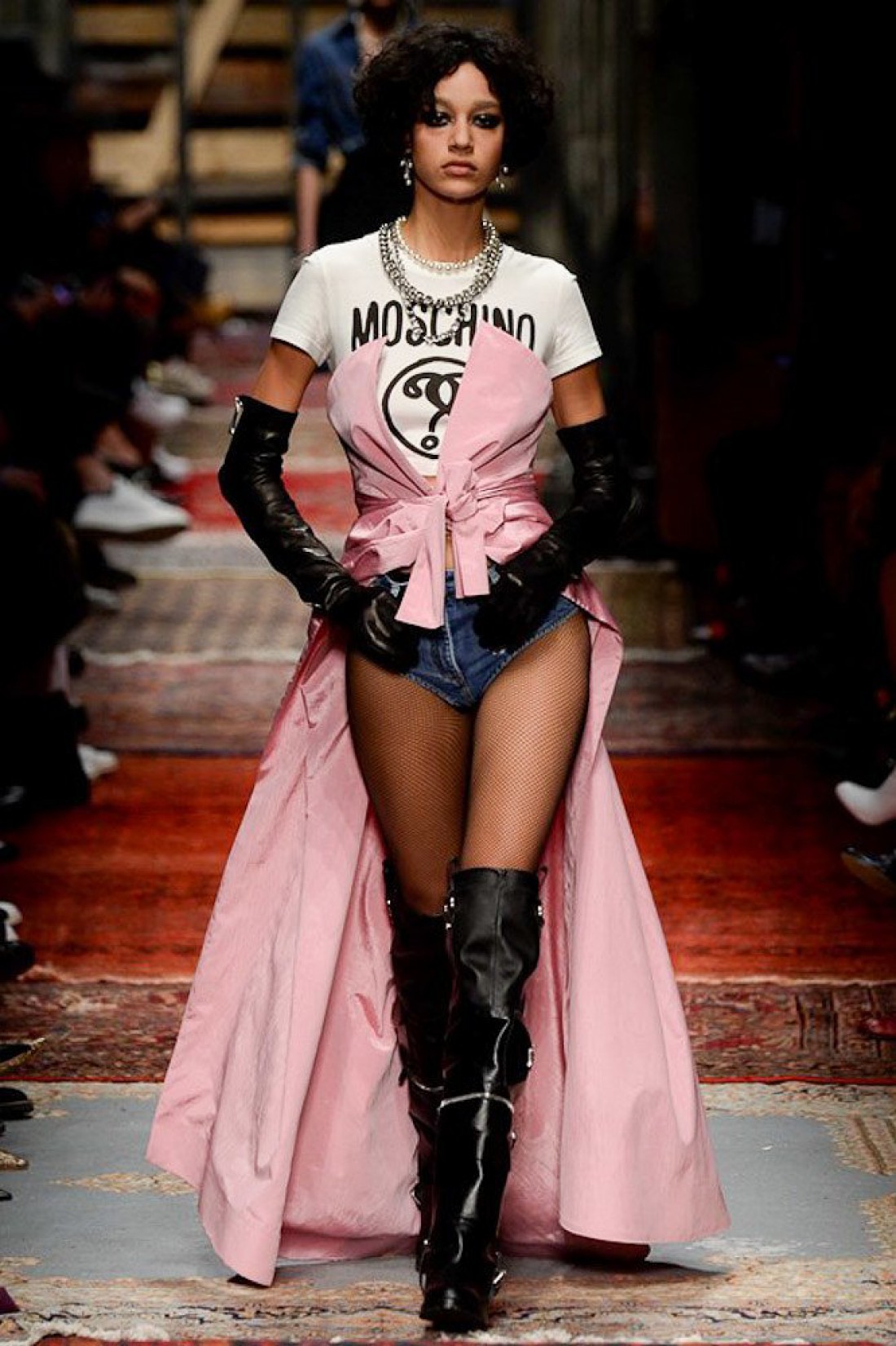 Показ Moschino