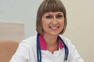 Семейный врач Елена Соколовская напоминает, не стоит заниматься самолечением, при первых же симптомах болезни нужно обращаться к доктору
