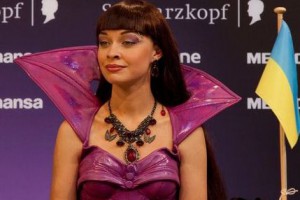 Ппобедительница первого сезона шоу Україна має талант, Ксения Симонова, будет участвовать в номере Мики Ньютон