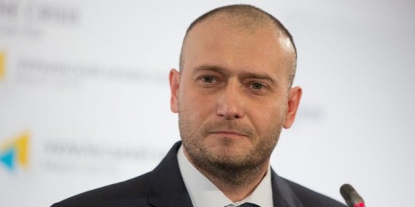 Дмитрий Ярош никогда не выходит в свет с женой
