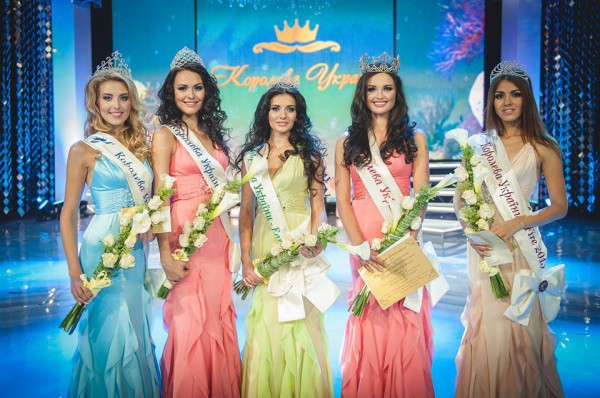ТОП-5 финалисток конкурса Королева Украины 2013: Анастасия Сух, Татьяна Хорошая, Наталья Варченко, Анастасия Сенина, Александра Волок (слева направо)