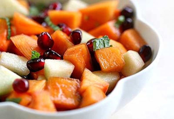 Приготовь из хурмы, яблок и граната вкусный и витаминный салат для ребенка