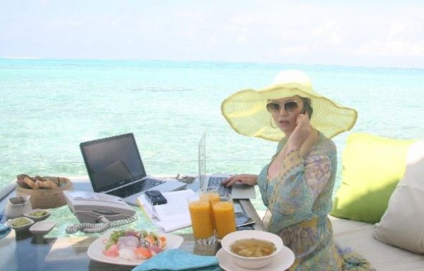 Лена Ленина сейчас в отпуске