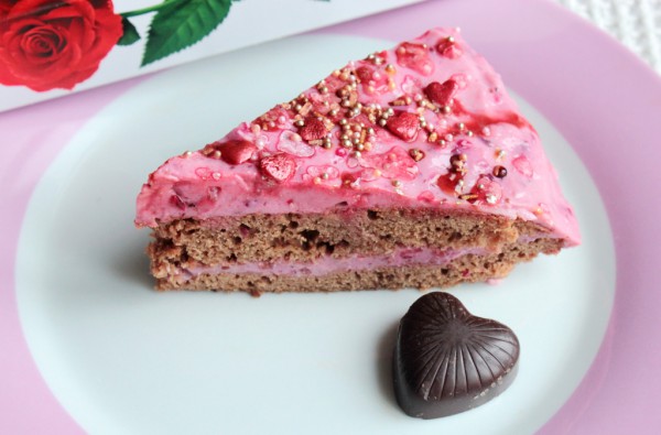 Рецепт 
                Бисквитный торт с ягодным кремом
            