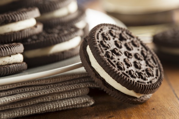 Oreo чаще всего едят, запивая молоком