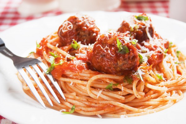 Рецепт 
                Спагетти с тефтелями и томатным соусом
            