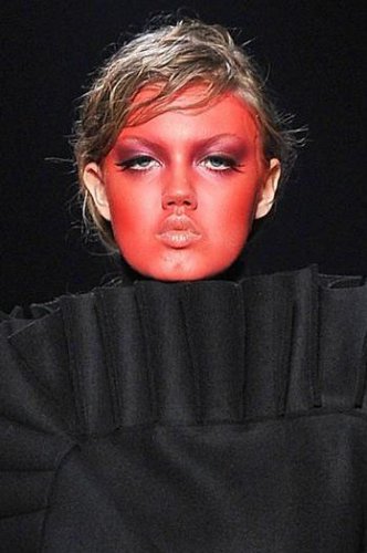 Линдси Уиксон на показе Victor & Rolf