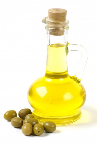 Оливки и оливковое масло являются идеальными диетическими продуктами. Выпивай ежедневно утром натощак чайную ложку оливкового масла или съедай 10-12 оливок. Так ты сможешь контролировать свой вес, не набирая лишних килограммов.