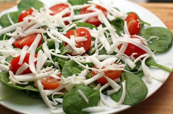 Летние салаты из помидоров: ТОП-5 любимых рецептов