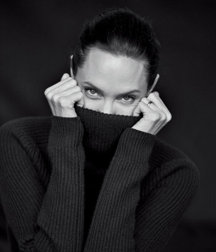 Актриса Анджелина Джоли появилась на страницах WSJ. 