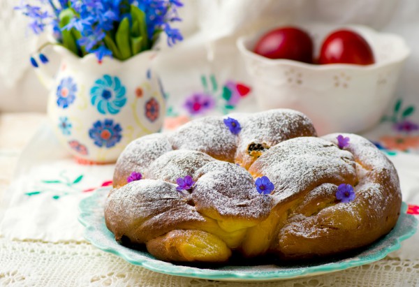 Пасхальная коса с орехами