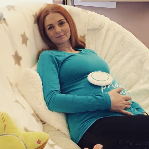 Лена Катина похвасталась животиком на седьмом месяце беременности