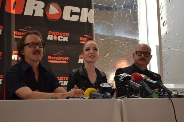 Группа Garbage во время пресс-конференции перед выступлением на фестивале ProstoRock 2012