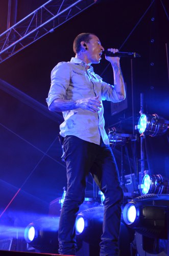 Честер Беннингтон из Linkin Park во время выступления на фестивале ProstoRock 2012