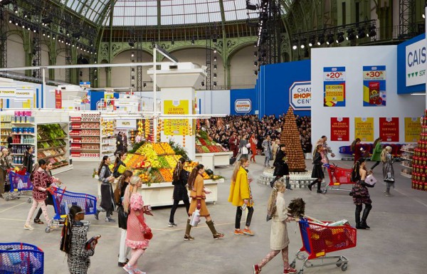 Показ Chanel осень-зима 2014-2015