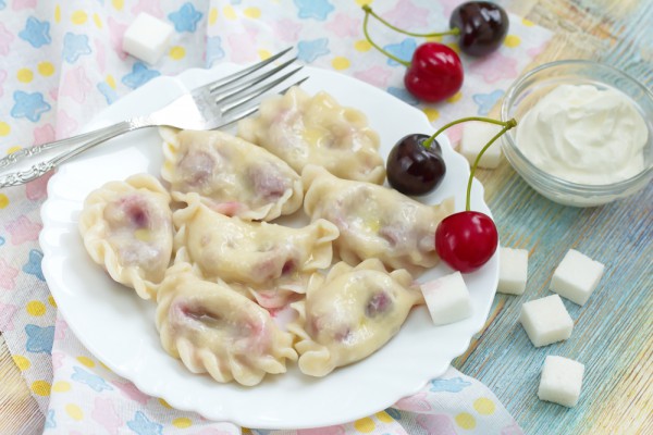 Вареники с вишневой начинкой