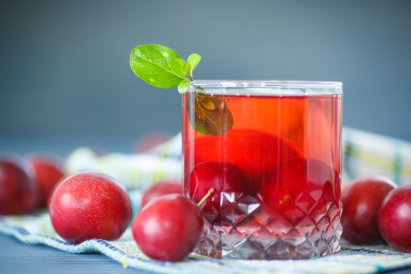 Сливовый компот с пряностями